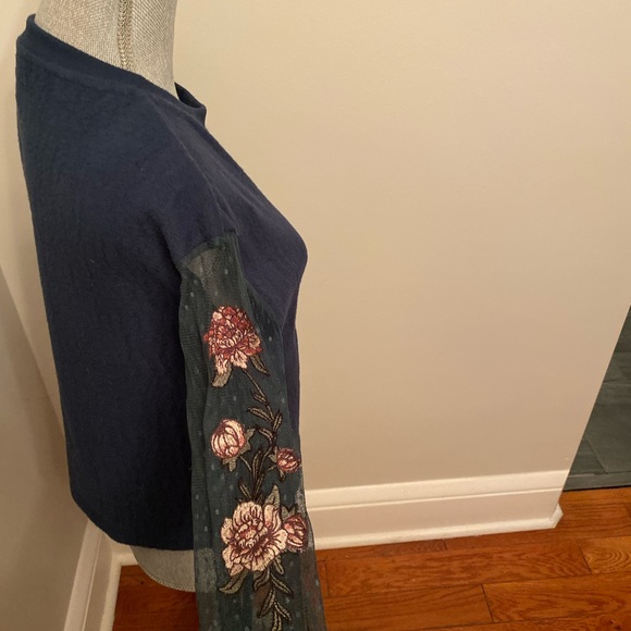 Cashmere feel sweater with embroidered sleeves - Picture 2 of 2